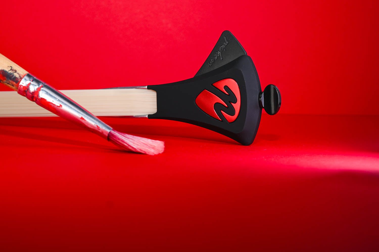 Pickaso Guitar Bow ® - Reinventing the bow for your acoustic guitar.